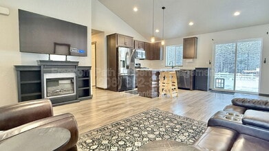 31015 N Alice Ct in Athol, ID - Building Photo - Building Photo