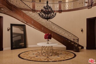 614 N Palm Dr in Beverly Hills, CA - Building Photo - Building Photo