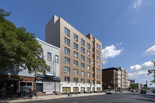 885 Grand St in Brooklyn, NY - Foto de edificio - Building Photo