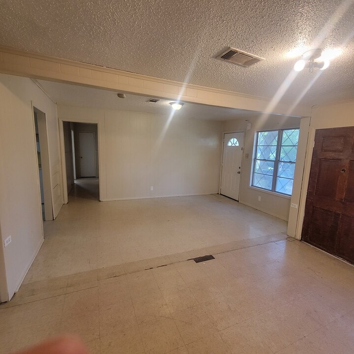 1107 S 10th St in Monroe, LA - Building Photo