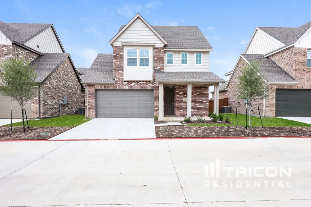 209 Holbeck Cir in Saginaw, TX - Building Photo