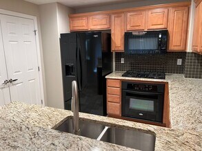 840 Canterra St in Las Vegas, NV - Building Photo - Building Photo