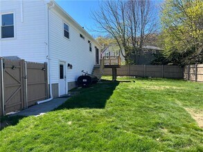 52 Cottonwood Dr in Cranston, RI - Building Photo - Building Photo