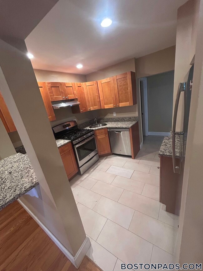 76 Egmont St in Brookline, MA - Building Photo - Building Photo