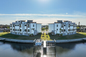 771-777 Gran Kaymen Way in Apollo Beach, FL - Building Photo - Building Photo