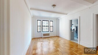315 W 102nd St in New York, NY - Building Photo