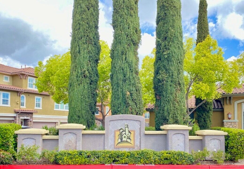 130 Via Sovana Via in Santee, CA - Building Photo