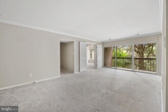 11305 Commonwealth Dr in Rockville, MD - Building Photo - Building Photo