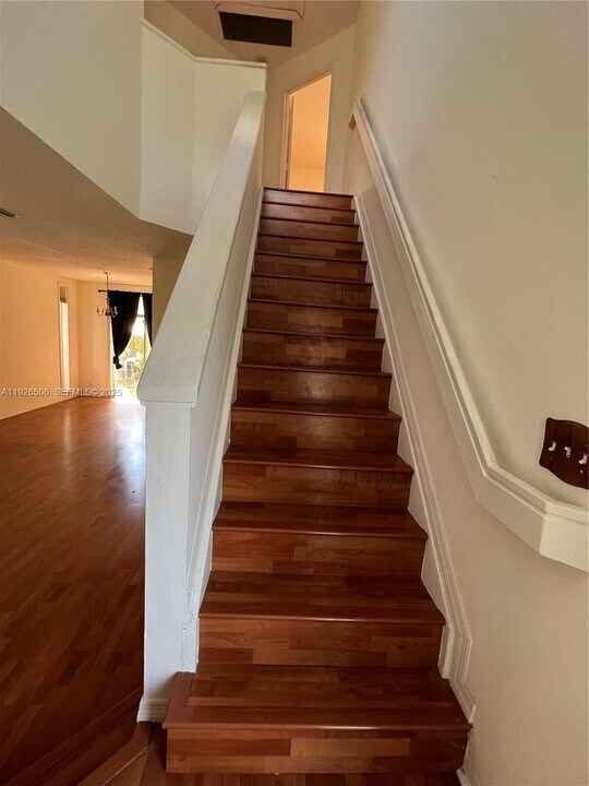 11383 Lakeview Dr in Coral Springs, FL - Building Photo