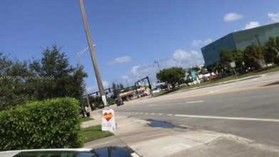 1845 Pembroke Rd in Hollywood, FL - Building Photo - Building Photo