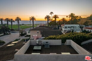728 W 37th St in Los Angeles, CA - Building Photo