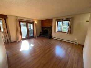3051 E 42nd Ave in Anchorage, AK - Building Photo - Building Photo