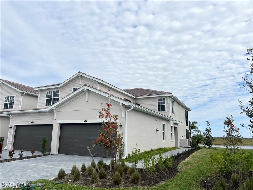 5868 Melbourne Ct in Ave Maria, FL - Building Photo