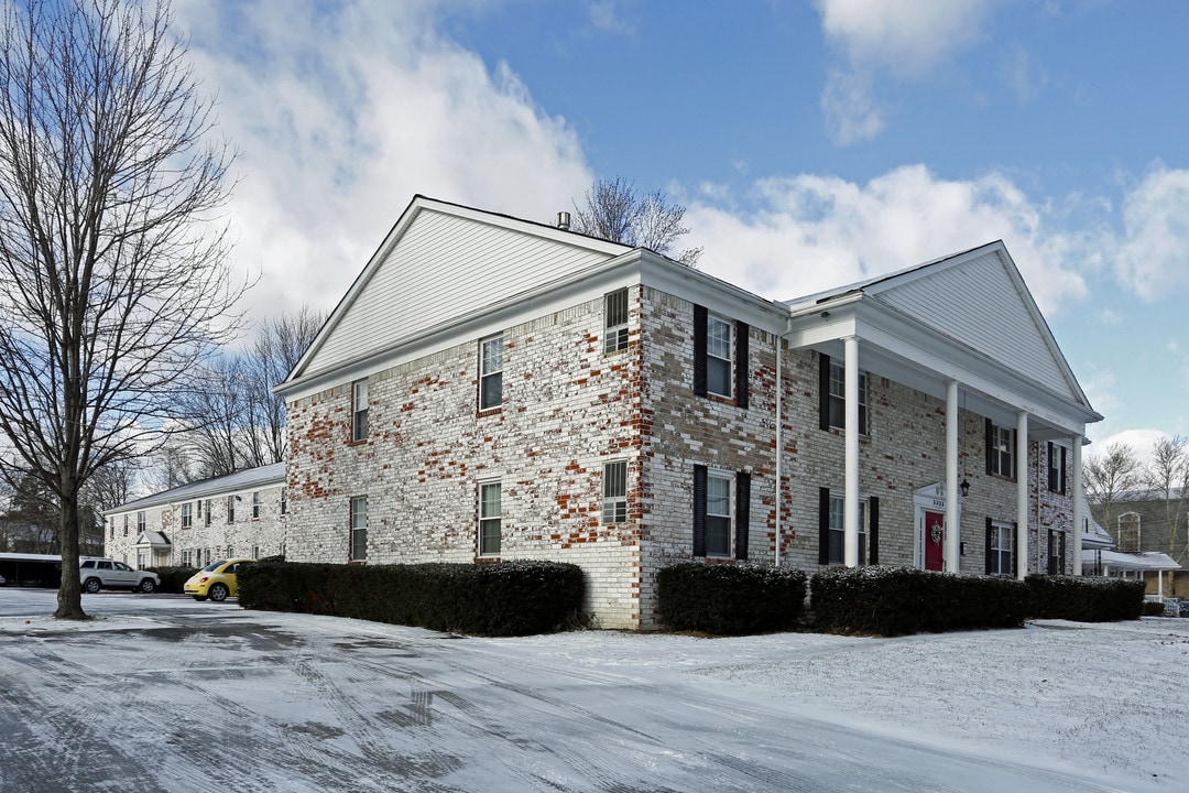 Whitehall Apartments in Sylvania, OH - Building Photo