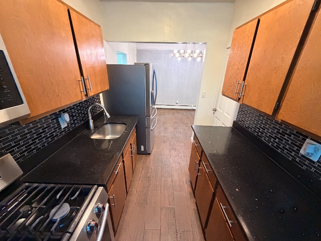 3361 Fenton Ave, Unit 1 in Bronx, NY - Foto de edificio - Building Photo