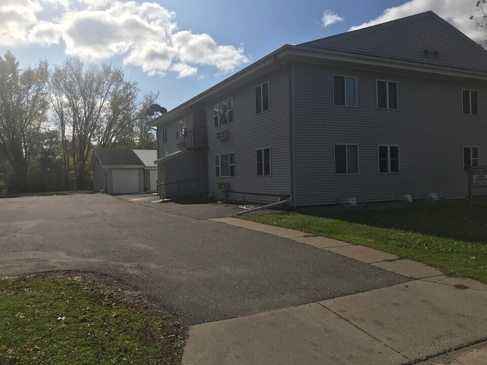 20427 W Clark Ave, Unit #6 in Galesville, WI - Building Photo