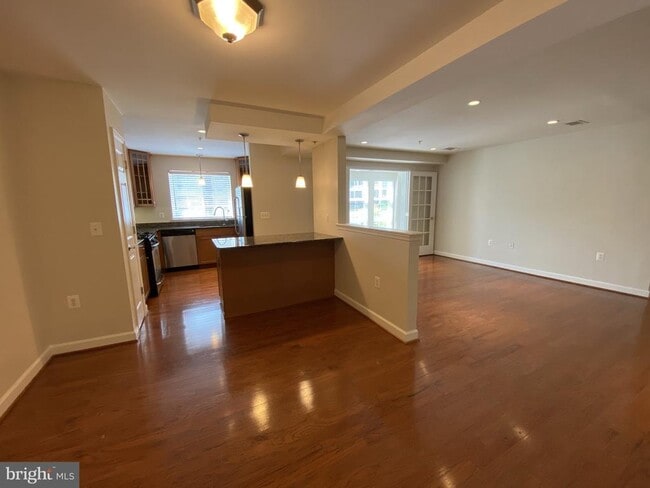 4193 S Four Mile Run Dr in Arlington, VA - Building Photo - Building Photo