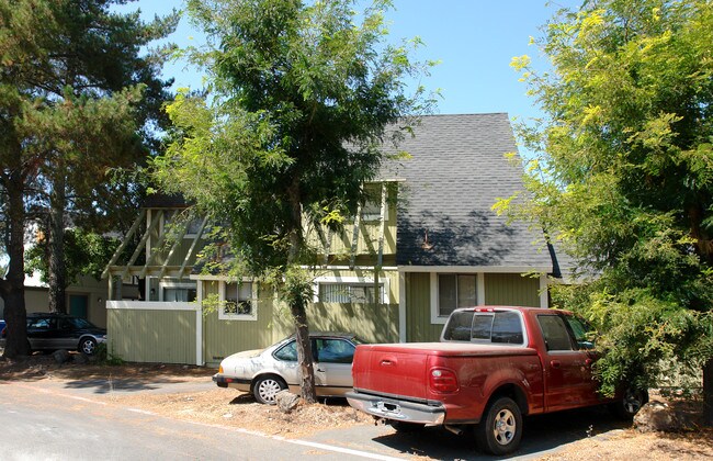 1732 Mission Blvd in Santa Rosa, CA - Building Photo - Building Photo