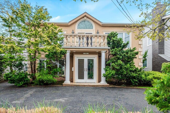 property at 1701 Bay Blvd