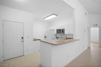 4241 Bellasol Cir in Ft. Myers, FL - Building Photo - Building Photo