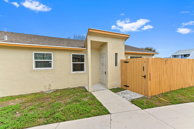 12461 Westhampton Cir in Wellington, FL - Building Photo - Building Photo