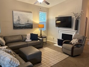 5149 W Pianosa Ave in Visalia, CA - Foto de edificio - Building Photo