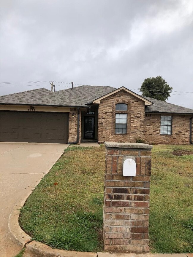 property at 5225 SE 82nd St