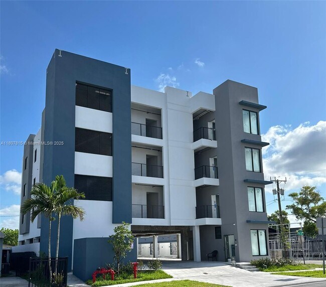 1091 E 17th St in Hialeah, FL - Foto de edificio - Building Photo