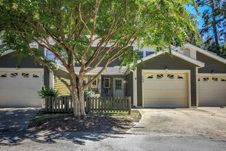 303 Cedarwood Village in Morehead City, NC - Building Photo - Building Photo