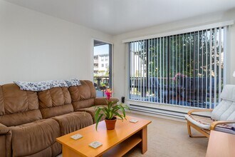 7 Commodore Dr in Emeryville, CA - Building Photo - Building Photo