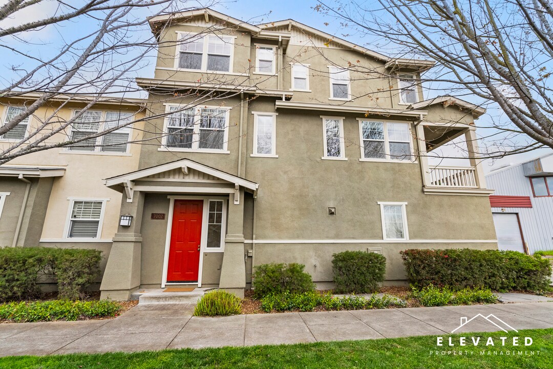 7002 Santero Way in Cotati, CA - Building Photo