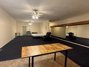 110 E Mission Ave in Bellevue, NE - Foto de edificio - Building Photo