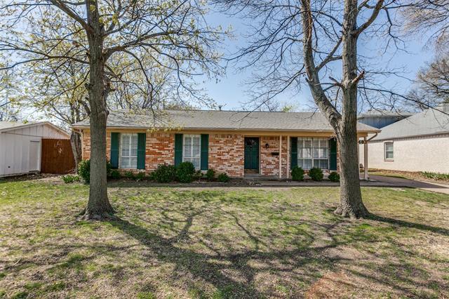 403 Lowell Ln in Richardson, TX - Building Photo