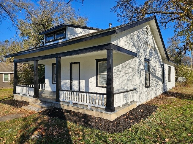 715 E Church St in Wagoner, OK - Foto de edificio - Building Photo