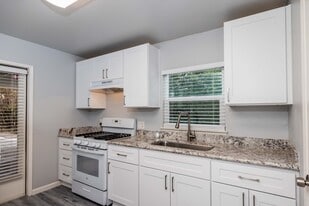 230 Queens Way - 55+ Community in Pittsburg, CA - Building Photo