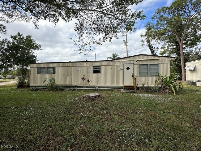 2268 Carlisle Ln in North Fort Myers, FL - Building Photo - Building Photo