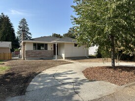 212 N 4th St in Cheney, WA - Building Photo