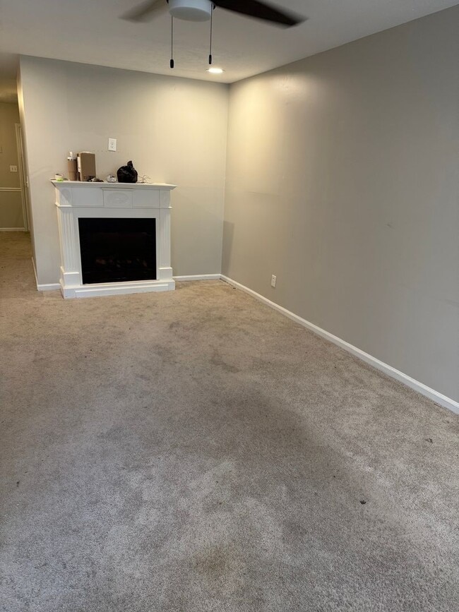 911 Nottingham Dr in Gastonia, NC - Foto de edificio - Building Photo