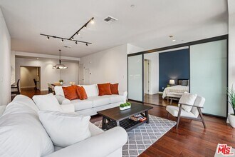 801 S Grand Ave in Los Angeles, CA - Foto de edificio - Building Photo