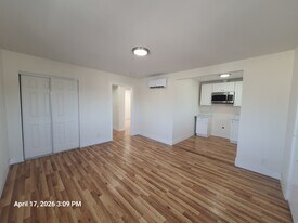 515 W 104th St, Unit 513 in Los Angeles, CA - Building Photo