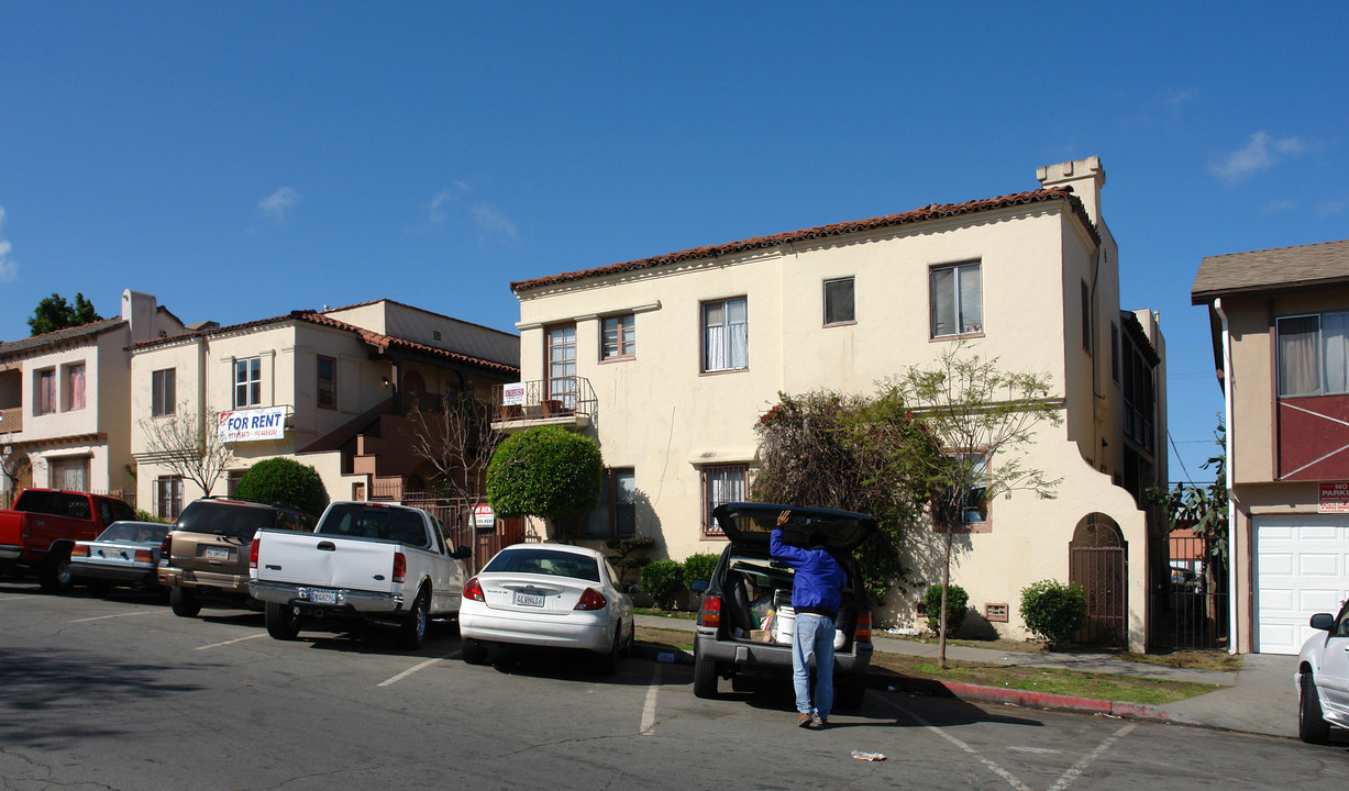 1449-1457 Cedar Ave in Long Beach, CA - Foto de edificio