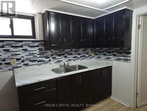 6 Galewood Dr in Toronto, ON - Building Photo - Building Photo