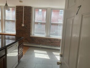 32 Fleet St, Unit 7 in Boston, MA - Building Photo - Building Photo