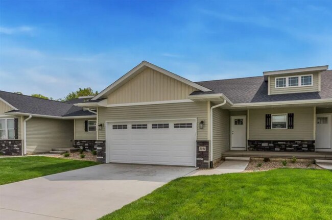 3034 Sherwood Dr, Unit 3034 in Marion, IA - Foto de edificio - Building Photo