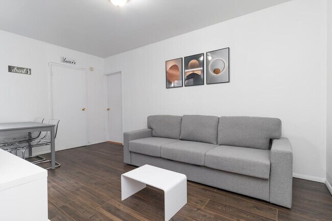 1827 2nd Ave in New York, NY - Building Photo - Building Photo