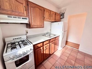 11 Scottfield Rd, Unit 15 in Boston, MA - Foto de edificio - Building Photo