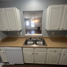 310 Jeremy Ln in Winterville, NC - Foto de edificio - Building Photo