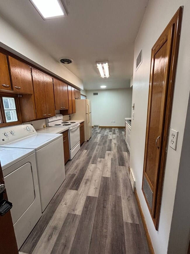 12 University Ave W in Minot, ND - Building Photo - Building Photo