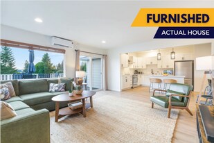 3302 Lake Washington Blvd N in Renton, WA - Building Photo