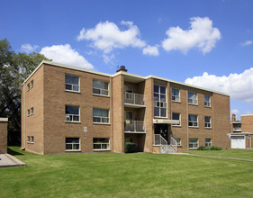 Greenrock at Wingreen Court in Toronto, ON - Building Photo - Building Photo